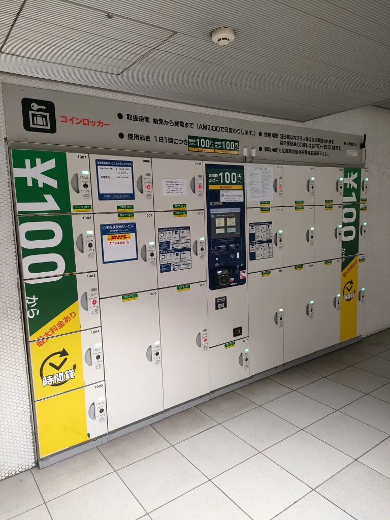春日駅コインロッカー